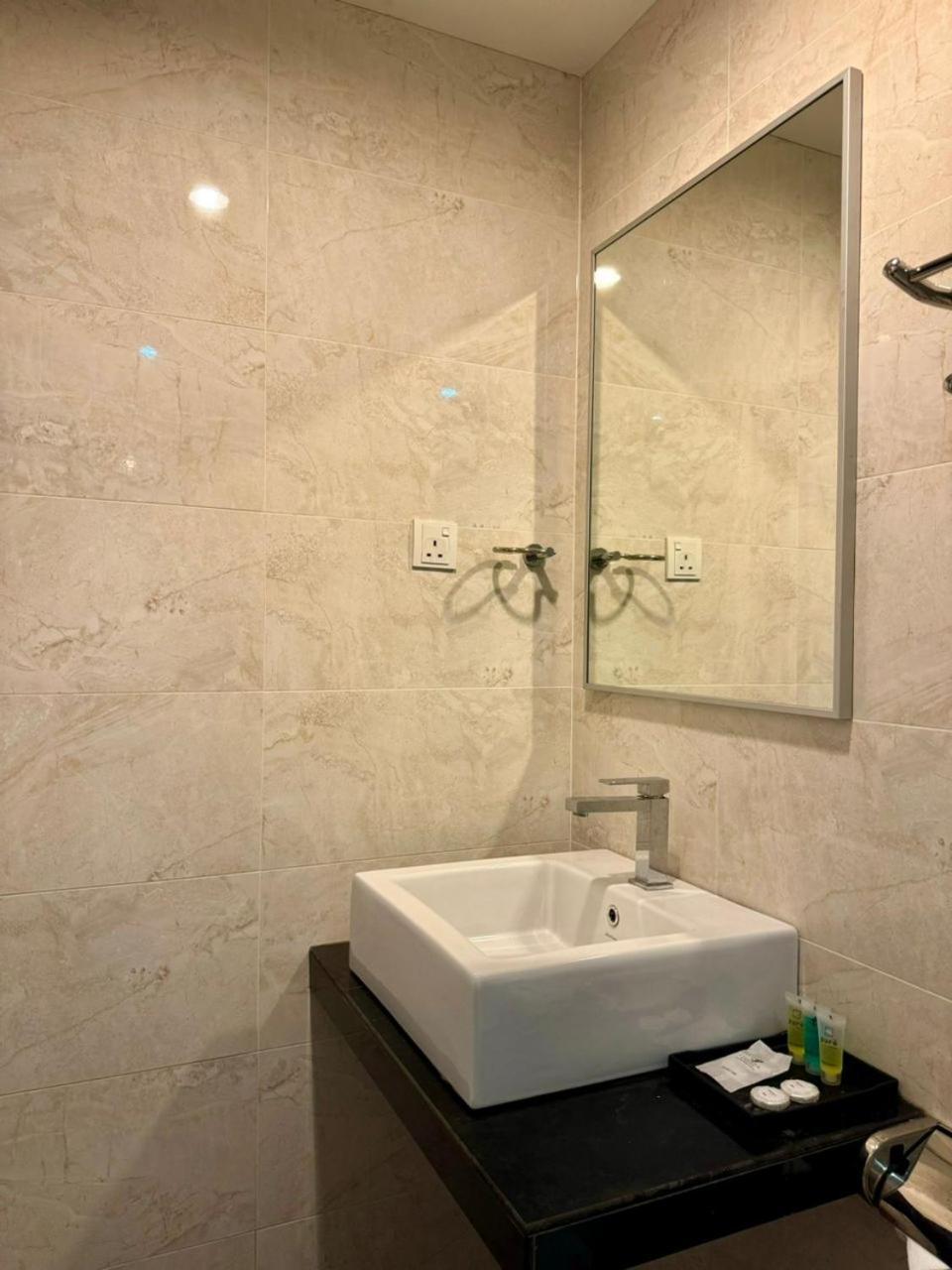 Chariton Hotel Nusa Bestari Johor Bahru Esterno foto