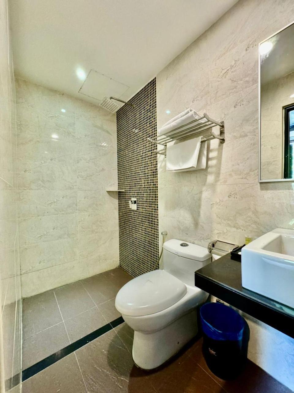 Chariton Hotel Nusa Bestari Johor Bahru Esterno foto